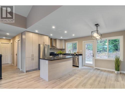 2864 Golf Course Drive, Blind Bay, BC - Indoor Photo Showing Kitchen