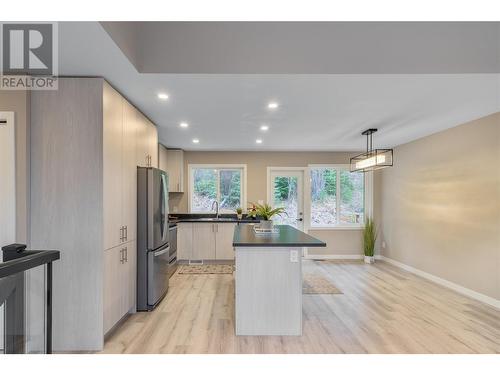 2864 Golf Course Drive, Blind Bay, BC - Indoor Photo Showing Kitchen