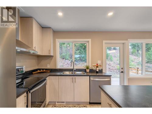 2864 Golf Course Drive, Blind Bay, BC - Indoor Photo Showing Kitchen With Double Sink