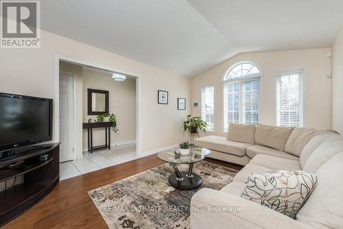 148 Fieldway Drive, Hamilton, ON - Indoor Photo Showing Living Room