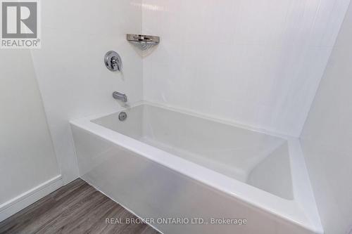 2104 - 49 Walnut Street S, Hamilton, ON - Indoor Photo Showing Bathroom