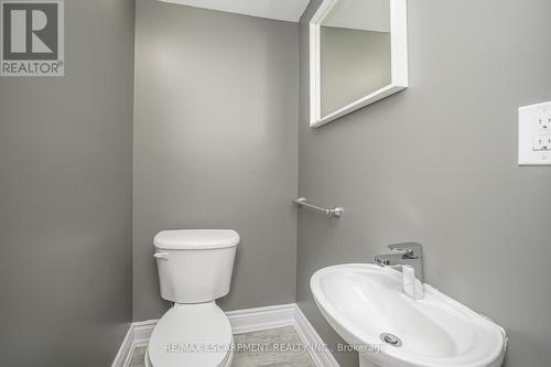 58 Primrose Avenue, Hamilton, ON - Indoor Photo Showing Bathroom