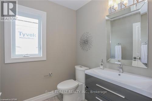 26 Royal Crescent, Southwold (Talbotville), ON - Indoor Photo Showing Bathroom