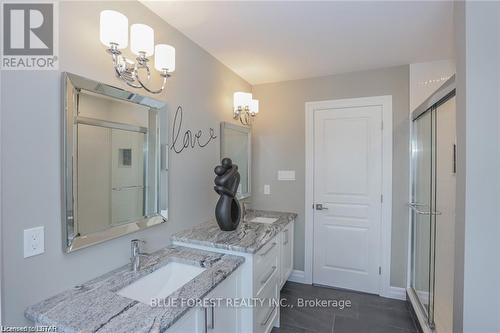 26 Royal Crescent, Southwold (Talbotville), ON - Indoor Photo Showing Bathroom