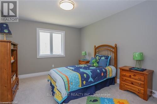 26 Royal Crescent, Southwold (Talbotville), ON - Indoor Photo Showing Bedroom