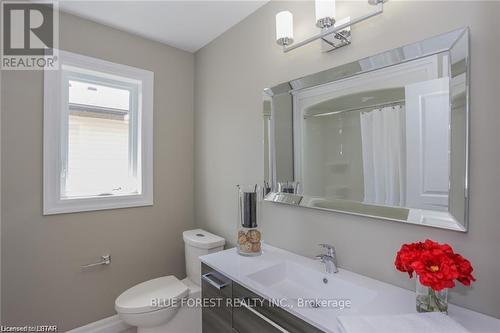 26 Royal Crescent, Southwold (Talbotville), ON - Indoor Photo Showing Bathroom