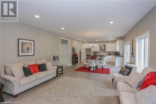 26 Royal Crescent, Southwold (Talbotville), ON - Indoor Photo Showing Living Room