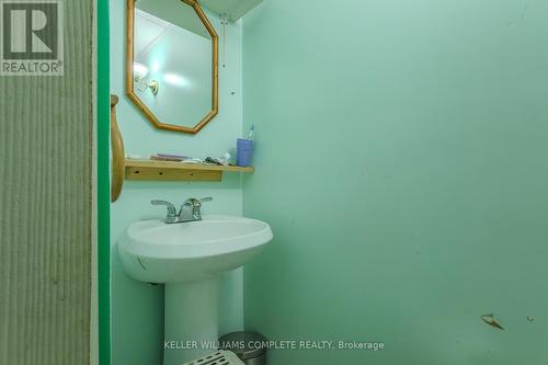 68 Norway Avenue, Hamilton, ON - Indoor Photo Showing Bathroom