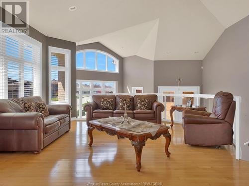 144 Meconi Court, Lakeshore, ON - Indoor Photo Showing Living Room