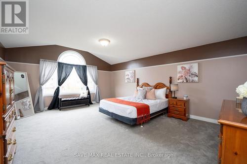 81 Shephard Avenue S, New Tecumseth, ON - Indoor Photo Showing Bedroom