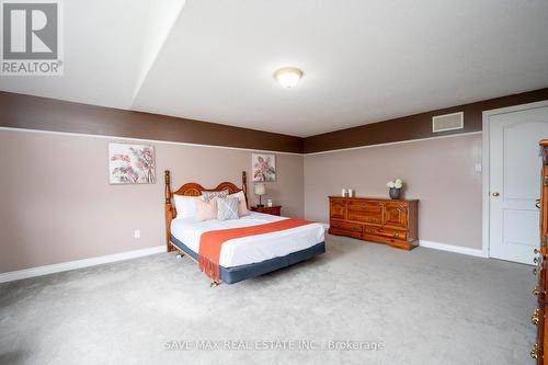81 Shephard Avenue S, New Tecumseth, ON - Indoor Photo Showing Bedroom
