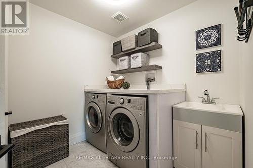 407 Mantle Avenue, Whitchurch-Stouffville, ON - Indoor Photo Showing Laundry Room