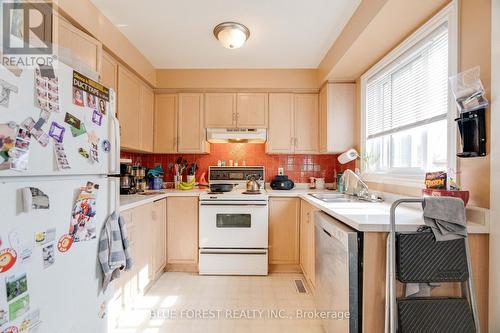 88 - 1095 Jalna Boulevard E, London, ON - Indoor Photo Showing Kitchen With Double Sink