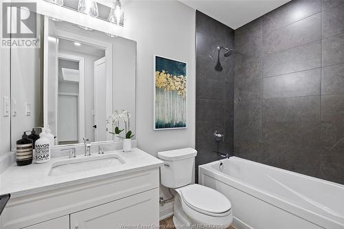 1855 Wyoming Avenue Unit# 213, Lasalle, ON - Indoor Photo Showing Bathroom