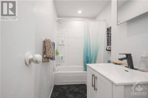 514-516 Bay Street, Ottawa, ON - Indoor Photo Showing Bathroom