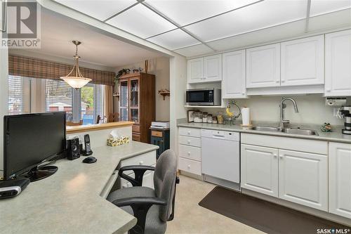 112 312 108Th Street, Saskatoon, SK - Indoor Photo Showing Kitchen With Double Sink