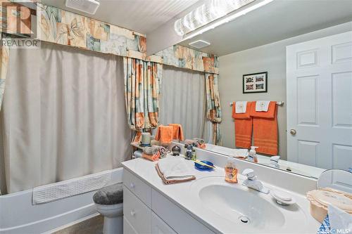 112 312 108Th Street, Saskatoon, SK - Indoor Photo Showing Bathroom