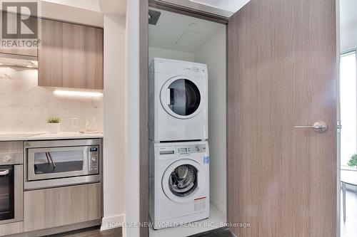 812 - 17 Bathurst Street, Toronto, ON - Indoor Photo Showing Laundry Room