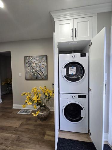 34 East 44Th Street, Hamilton, ON - Indoor Photo Showing Laundry Room