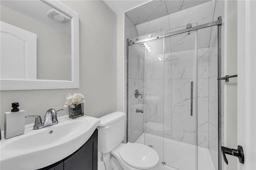 34 East 44Th Street, Hamilton, ON - Indoor Photo Showing Bathroom