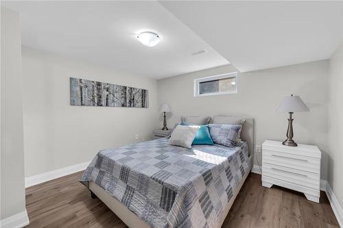 34 East 44Th Street, Hamilton, ON - Indoor Photo Showing Bedroom