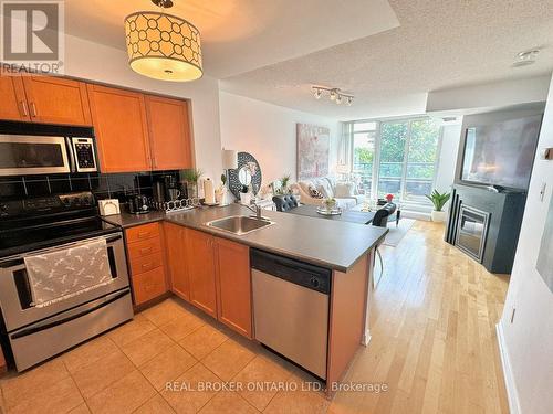 312 - 28 Harrison Garden Boulevard, Toronto, ON - Indoor Photo Showing Kitchen