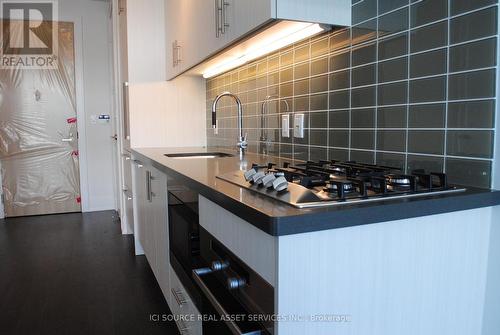 1028 - 39 Queens Quay E, Toronto, ON - Indoor Photo Showing Kitchen