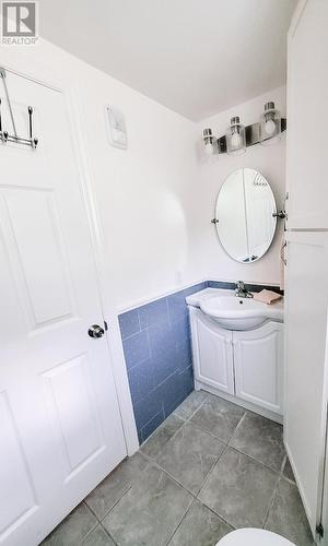 15 Loadabats Road, Pilleys Islands, NL - Indoor Photo Showing Bathroom