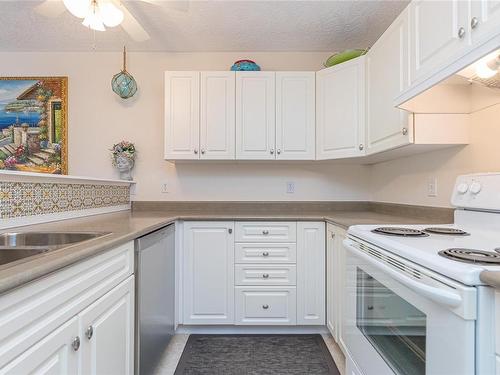 210-1150 Walkem Rd, Ladysmith, BC - Indoor Photo Showing Kitchen With Double Sink