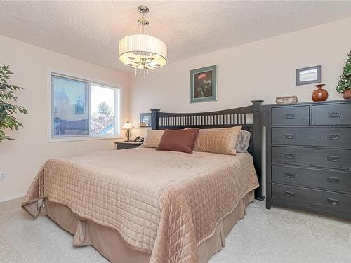 210-1150 Walkem Rd, Ladysmith, BC - Indoor Photo Showing Bedroom