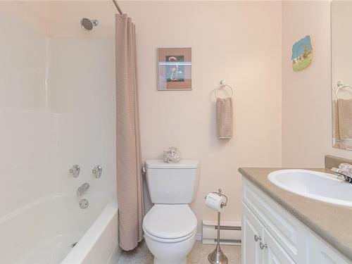 210-1150 Walkem Rd, Ladysmith, BC - Indoor Photo Showing Bathroom