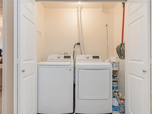 210-1150 Walkem Rd, Ladysmith, BC - Indoor Photo Showing Laundry Room