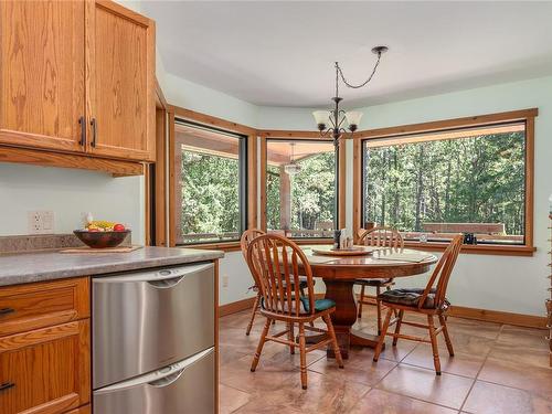 3110 Roper Rd, Nanaimo, BC - Indoor Photo Showing Dining Room