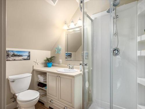 2352 Bonnington Dr, Nanoose Bay, BC - Indoor Photo Showing Bathroom