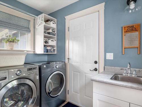 2352 Bonnington Dr, Nanoose Bay, BC - Indoor Photo Showing Laundry Room