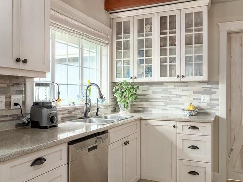 2352 Bonnington Dr, Nanoose Bay, BC - Indoor Photo Showing Kitchen With Double Sink