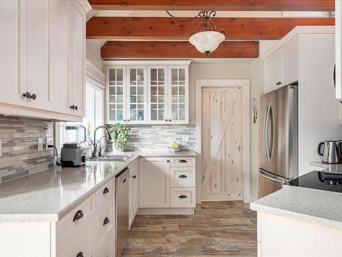 2352 Bonnington Dr, Nanoose Bay, BC - Indoor Photo Showing Kitchen With Upgraded Kitchen