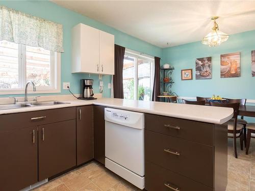 5067 Pybus St, Port Alberni, BC - Indoor Photo Showing Kitchen With Double Sink