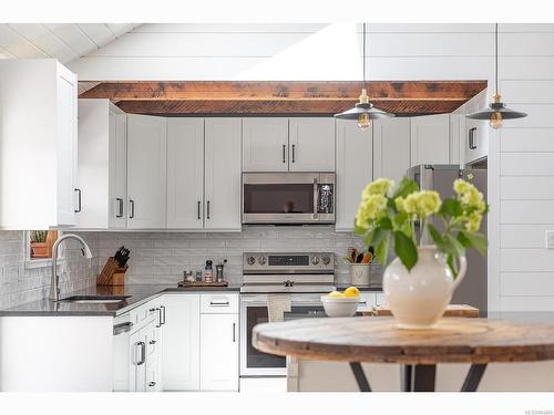 2496 Island Hwy West, Qualicum Beach, BC - Indoor Photo Showing Kitchen With Upgraded Kitchen