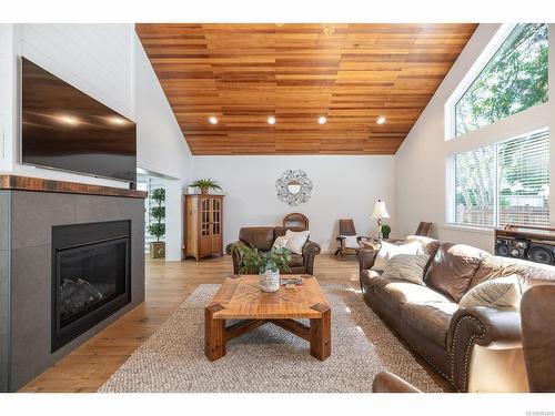 2496 Island Hwy West, Qualicum Beach, BC - Indoor Photo Showing Living Room With Fireplace