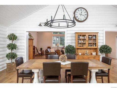 2496 Island Hwy West, Qualicum Beach, BC - Indoor Photo Showing Dining Room