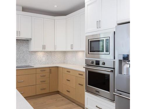 204-9710 Fourth St, Sidney, BC - Indoor Photo Showing Kitchen