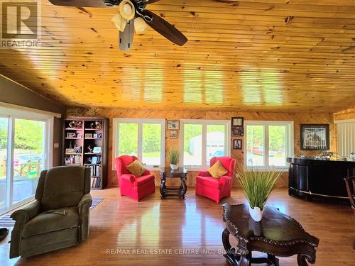 288 White Water Road, Pembroke, ON - Indoor Photo Showing Living Room