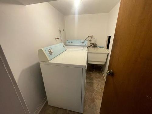 110 Sanford Avenue N|Unit #Lower, Hamilton, ON - Indoor Photo Showing Laundry Room
