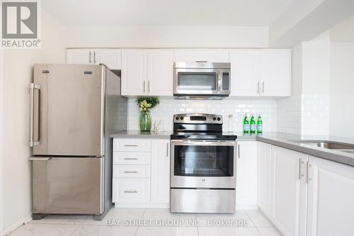601 - 330 Rathburn Road W, Mississauga, ON - Indoor Photo Showing Kitchen With Upgraded Kitchen