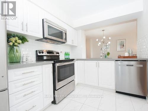 601 - 330 Rathburn Road W, Mississauga, ON - Indoor Photo Showing Kitchen With Upgraded Kitchen