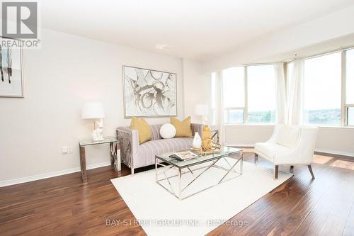601 - 330 Rathburn Road W, Mississauga, ON - Indoor Photo Showing Living Room
