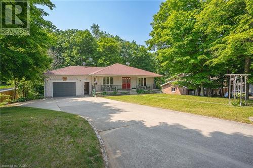 a 5 bdrm, 3 full bath bungalow with lower level walk-out and 2nd kitchen - 632 Bannister Drive, Sauble Beach, ON - Outdoor