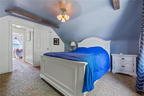 161 East 34Th Street, Hamilton, ON - Indoor Photo Showing Bedroom