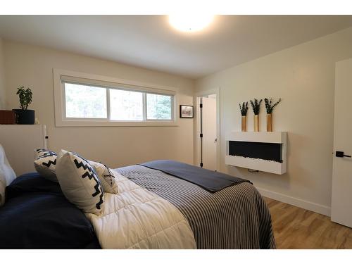 239 107Th Avenue, Kimberley, BC - Indoor Photo Showing Bedroom